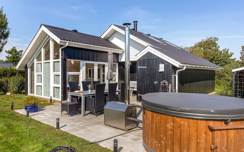 Gudmundine - 350M to the Fjord: Huis, Huis, Dak, Woongebied, Verblijf, Landgoed, Boerderij, Gazon, Landscaping, Siding