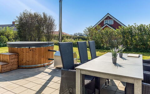 Gudmundine - 350M to the Fjord: Huis, Huis, Dak, Woongebied, Verblijf, Landgoed, Boerderij, Gazon, Landscaping, Siding