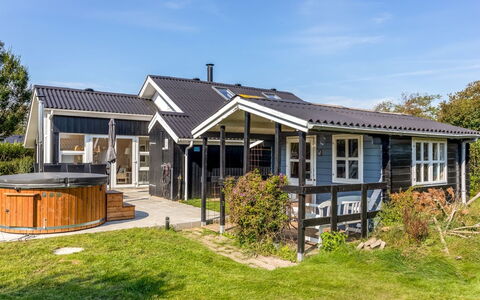 Gudmundine - 350M to the Fjord: Huis, Huis, Dak, Woongebied, Verblijf, Landgoed, Boerderij, Gazon, Landscaping, Siding