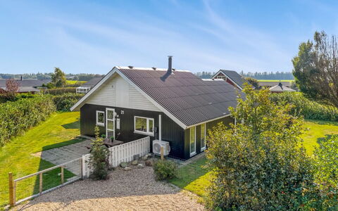 Gudmundine - 350M to the Fjord: Huis, Huis, Dak, Woongebied, Verblijf, Landgoed, Boerderij, Gazon, Landscaping, Siding