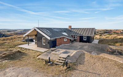 Tahnee - 450M from the Sea