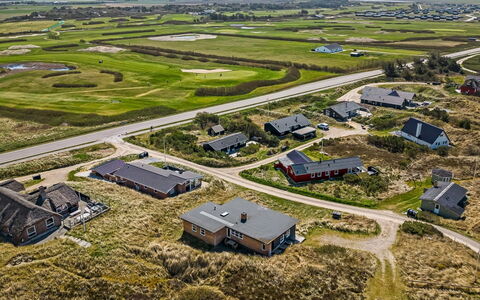 Emelin - 475M from the Sea: Dak, Huis, Huis, Verblijf, Deur, Siding, Dek, Veranda, Plank, Hardwood