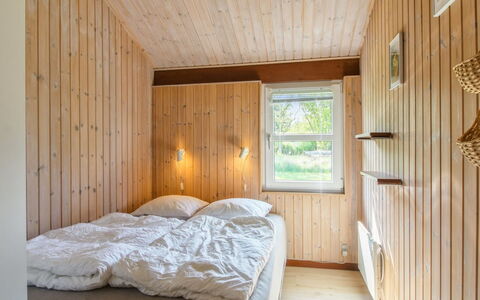 Menka - 1.3Km from the Sea: Muur, Flooring, Interieur Ontwerp, Hout, Slaapkamer, Verdieping, Plafond, Bed, Meubilair, Kamer
