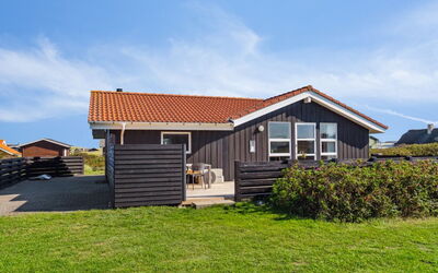 Marissa - 200M from the Sea