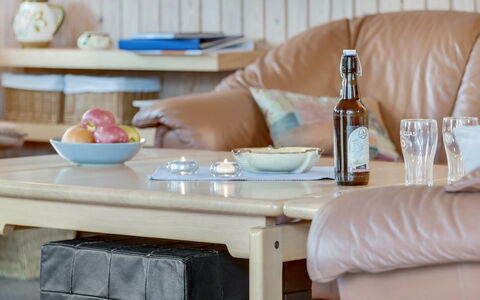 Virpi - 400M from the Sea: Meubilair, Hout, Tafel, Flooring, Interieur Ontwerp, Verdieping, Kamer, Stoel, Koffietafel, Woonkamer