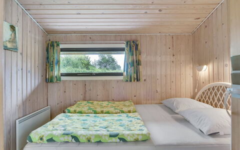 Virpi - 400M from the Sea: Hout, Slaapkamer, Interieur Ontwerp, Bed, Plafond, Meubilair, Laken, Bedding, Verdieping, Bed Frame