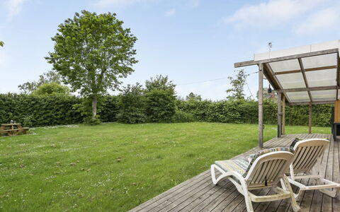 Virpi - 400M from the Sea: Gras, Land Lot, Tuin, Schaduw, Gazon, Landscaping, Backyard, Verblijf, Werf, Dek
