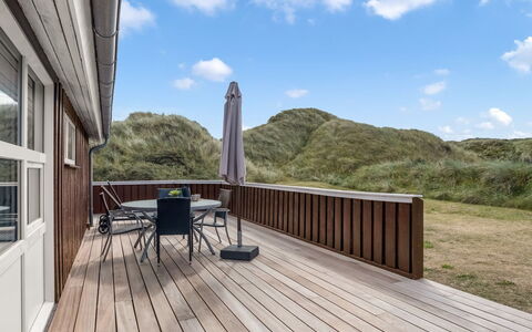 Larisa - 250M from the Sea: Houten Vloer, Flooring, Verdieping, Hout, Laminaatvloer, Hardwood, Plank, Beits, Dek, Balkon