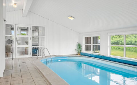 Larisa - 250M from the Sea: Zwembad, Samengesteld Materiaal, Toevlucht, Plafond, Ontwerp, Schaduw, Werf, Dek, Eco Hotel, Hotel