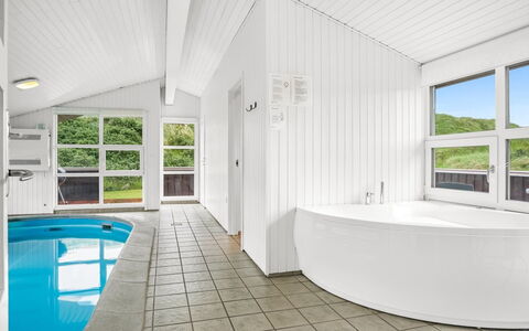 Larisa - 250M from the Sea: Plafond, Samengesteld Materiaal, Zwembad, Ontwerp, Hardwood, Werf, Dek, Plank, Boerderij, Garden Gebouwen