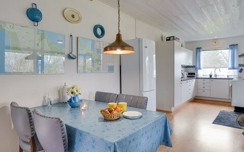 Simon - 225M from the Sea: Dak, Huis, Land Lot, Huis, Verblijf, Landgoed, Garden Gebouwen, Schaduw, Blokhut, Landscaping