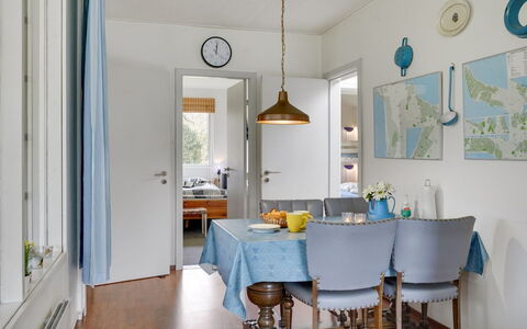 Simon - 225M from the Sea: Dak, Huis, Land Lot, Huis, Verblijf, Landgoed, Garden Gebouwen, Schaduw, Blokhut, Landscaping