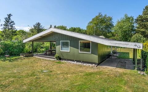 Simon - 225M from the Sea: Dak, Huis, Land Lot, Huis, Verblijf, Landgoed, Garden Gebouwen, Schaduw, Blokhut, Landscaping
