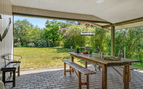 Simon - 225M from the Sea: Dak, Huis, Land Lot, Huis, Verblijf, Landgoed, Garden Gebouwen, Schaduw, Blokhut, Landscaping