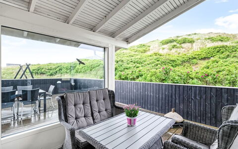 Lill - 50M from the Sea: Plantengemeenschap, Zonlicht, Kruidachtige Plant, Tuin, Plantage, Landbouw, Boerderij