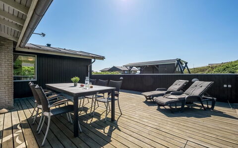 Lill - 50M from the Sea: Plantengemeenschap, Zonlicht, Kruidachtige Plant, Tuin, Plantage, Landbouw, Boerderij