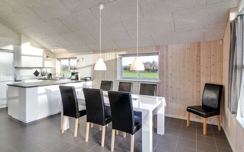 Ethel - 1.5Km to the Fjord: Plafond, Hout, Lichte Inrichting, Interieur Ontwerp, Huis, Meubilair, Keuken En Eettafel, Kamer, Keuken, Stoel