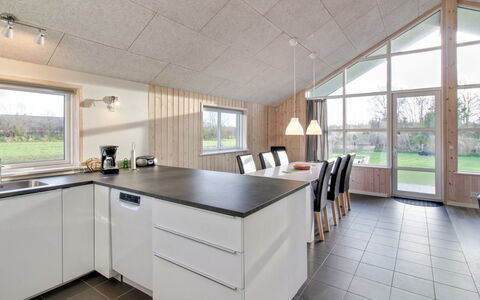 Ethel - 1.5Km to the Fjord: Plafond, Keuken, Lichte Inrichting, Countertop, Cabinetry, Keuken En Eettafel, Loodgieterswerkinrichting, Daylighting, Zolder
