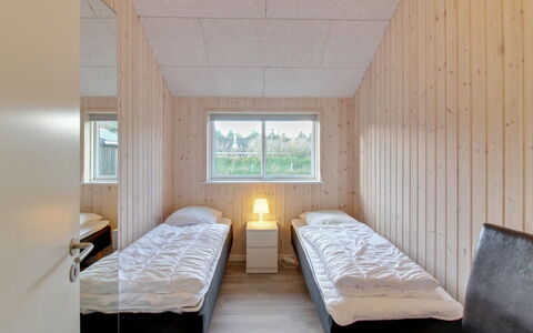 Ethel - 1.5Km to the Fjord: Hout, Verdieping, Slaapkamer, Plafond, Bed, Beits, Bedding, Daylighting, Hardwood, Plank