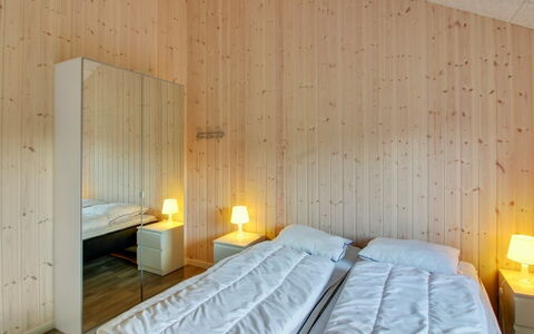 Ethel - 1.5Km to the Fjord: Flooring, Hout, Verdieping, Interieur Ontwerp, Plafond, Slaapkamer, Kamer, Verlichting, Bed, Meubilair