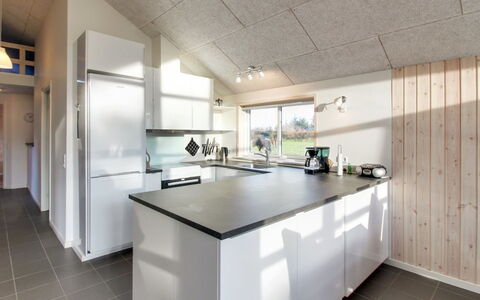 Ethel - 1.5Km to the Fjord: Keuken, Plafond, Countertop, Flooring, Interieur Ontwerp, Verdieping, Lichte Inrichting, Toestel Van De Keuken, Cabinetry, Loodgieterswerkinrichting