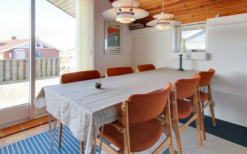Enwald - 300M from the Sea: Meubilair, Hout, Flooring, Verdieping, Interieur Ontwerp, Stoel, Tafel, Keuken En Eettafel, Plafond, Eetkamer