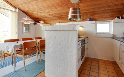 Enwald - 300M from the Sea: Meubilair, Flooring, Interieur Ontwerp, Verdieping, Hout, Plafond, Lichte Inrichting, Stoel, Keuken, Verlichting