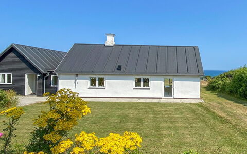Alkmar - 75M from the Sea: Hout, Dak, Architectuur, Huis, Huis, Verblijf, Siding, Hardwood, Helling, Landgoed