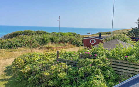 Alkmar - 75M from the Sea: Hout, Dak, Architectuur, Huis, Huis, Verblijf, Siding, Hardwood, Helling, Landgoed