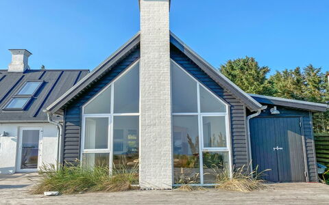 Alkmar - 75M from the Sea: Hout, Dak, Architectuur, Huis, Huis, Verblijf, Siding, Hardwood, Helling, Landgoed