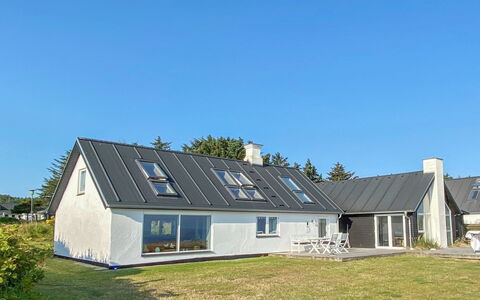 Alkmar - 75M from the Sea: Hout, Dak, Architectuur, Huis, Huis, Verblijf, Siding, Hardwood, Helling, Landgoed