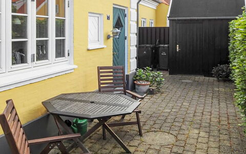 Tuulia - 1.1Km from the Sea: Hout, Dak, Architectuur, Huis, Huis, Verblijf, Siding, Hardwood, Helling, Landgoed