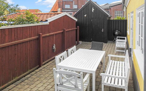 Tuulia - 1.1Km from the Sea: Hout, Dak, Architectuur, Huis, Huis, Verblijf, Siding, Hardwood, Helling, Landgoed