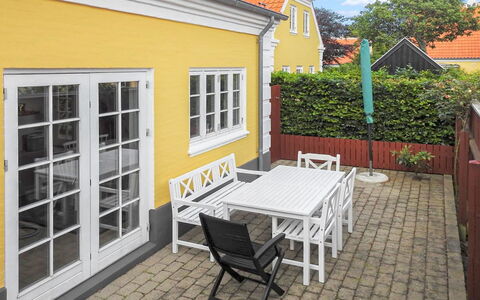 Tuulia - 1.1Km from the Sea: Hout, Dak, Architectuur, Huis, Huis, Verblijf, Siding, Hardwood, Helling, Landgoed