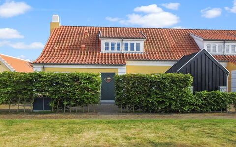Tuulia - 1.1Km from the Sea: Hout, Dak, Architectuur, Huis, Huis, Verblijf, Siding, Hardwood, Helling, Landgoed