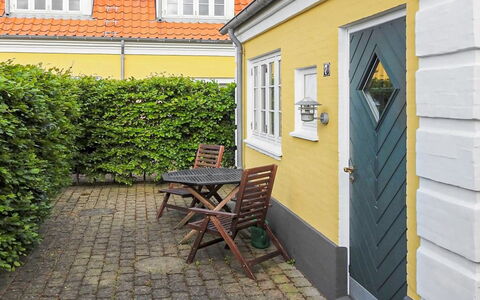 Tuulia - 1.1Km from the Sea: Hout, Dak, Architectuur, Huis, Huis, Verblijf, Siding, Hardwood, Helling, Landgoed