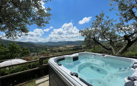 Villa Patrizia: Wolk, Water, Lucht, Watervoorraden, Boom, Zwembad, Zwemwater, Jacuzzi, Natuurlijk Landschap, Vrije Tijd