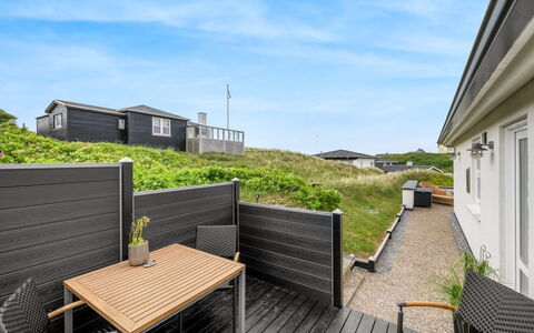 Ristana - 100M from the Sea: Hout, Huis, Dek, Hardwood, Plank, Siding, Balkon, Beits, Ontwerp, Schaduw