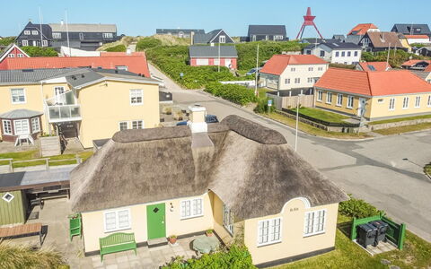 Christin - 275M from the Sea: Auto, Hatchback, Family Car