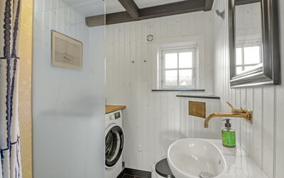 Christin - 275M from the Sea