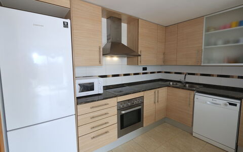 Golden Beach: Cabinetry, Meubilair, Countertop, Fornuis, Toestel Van De Keuken, Keuken, Interieur Ontwerp, Hout, Wastafel, Major Appliance