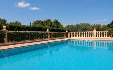 Villa Lantana: Blauw, Water, Zwembad, Vrije Tijd, Samengesteld Materiaal, Waterpartij, Toevlucht, Badplaats, Thermae, Baluster