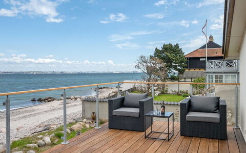 Elsabeth - 20M from the Sea: Hout, Zee, Dek, Kust En Oceanic Landvormen, Oceaan, Buitenmeubels, Balkon, Kust, Houten Vloer, Hardwood