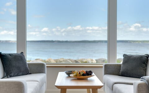 Elsabeth - 20M from the Sea: Meubilair, Interieur Ontwerp, Verdieping, Flooring, Zee, Bankstel, Kamer, Oceaan, Woonkamer
