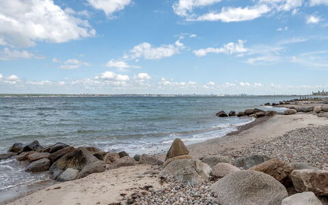 Elsabeth - 20M from the Sea: Lucht, Blauw, Water, Watervoorraden,  Felsen\, Zwemwater, Dag, Horizon, Strand, Natuurlijke Omgeving
