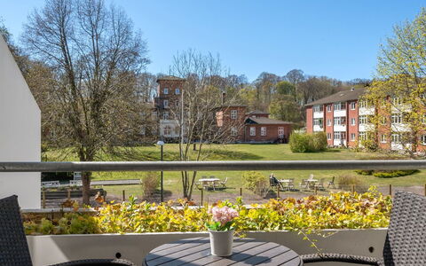 Pekka - 50M from the Sea: Stoel, Werf, Kamerplant, Buitenmeubels, Koffietafel, Keuken En Eettafel, Buitentafel, Balkon