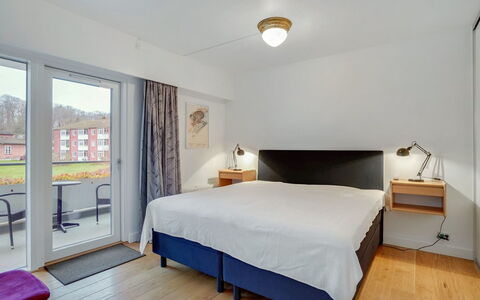 Pekka - 50M from the Sea: Interieur Ontwerp, Flooring, Meubilair, Verdieping, Plafond, Bed, Slaapkamer, Kamer, Bed Frame, Appartement