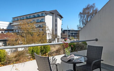 Pekka - 50M from the Sea: Appartement, Balkon, Condominium, Aluminium, Hek, Leuning