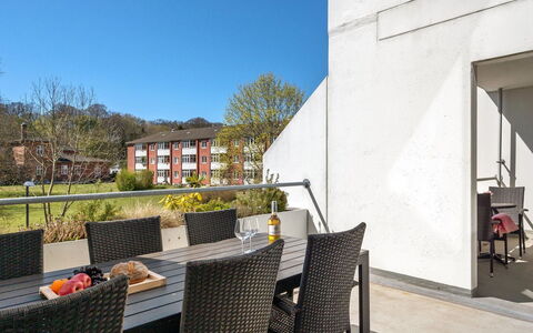 Pekka - 50M from the Sea: Appartement, Balkon, Kamerplant