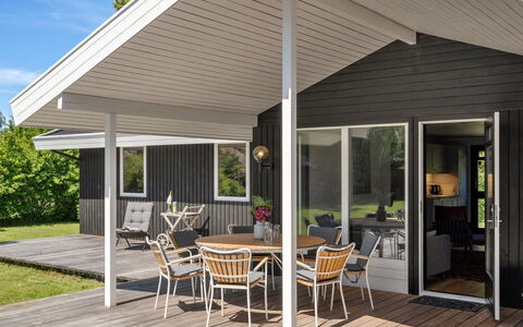 Ingelis - 1.2Km from the Sea: Flooring, Verdieping, Plafond, Interieur Ontwerp, Countertop, Keuken, Cabinetry, Kamer, Major Appliance, Lichte Inrichting